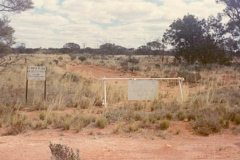 Emu-Nawa-Road-Signs-1974